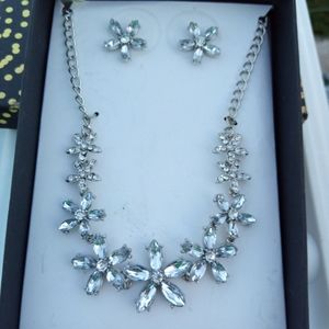🌈NEW, Necklace 📿& earring set🌹 Sparkly